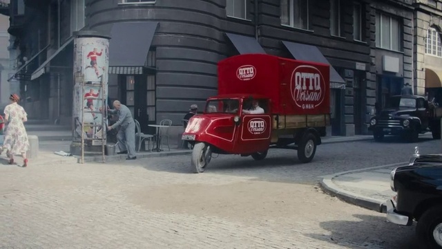 Video Reference: Wheel, Tire, Land vehicle, Car, Vehicle, Motor vehicle, Window, Automotive tire, Automotive lighting, Automotive tail & brake light