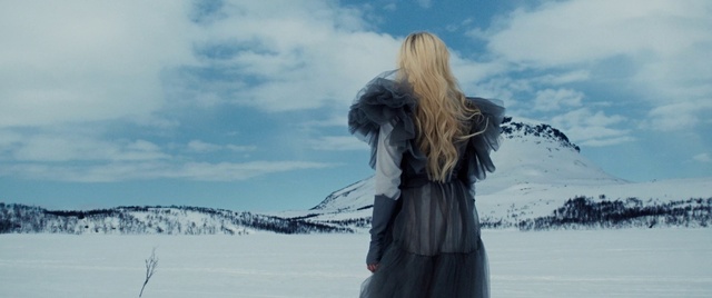 Video Reference: Cloud, Sky, Snow, Mammal, Overcoat, Street fashion, Slope, People in nature, Freezing, Happy