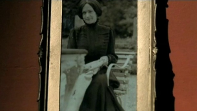 Video Reference: Wood, Flash photography, Tints and shades, Vintage clothing, Art, Room, Visual arts, Monochrome photography, Fun, Darkness