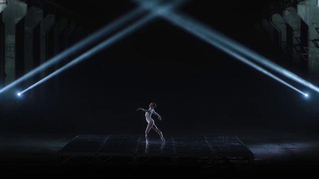 Video Reference: Flash photography, Performing arts, Midnight, Electric blue, Darkness, Space, Entertainment, Event, Cg artwork, Symmetry