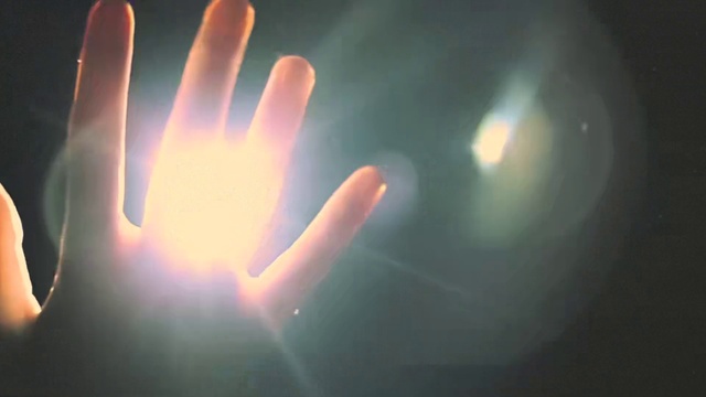Video Reference: Hand, Atmosphere, Sky, Cloud, Gesture, Thumb, Nail, Lens flare, Heat, Tints and shades