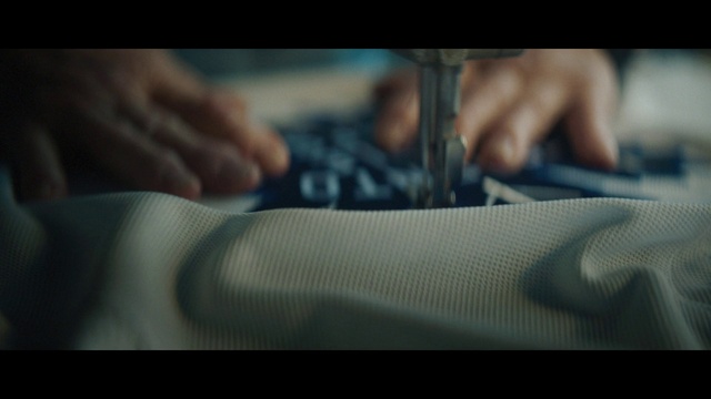 Video Reference: Skin, Hand, Arm, Leg, Automotive tire, Comfort, Human body, Gesture, Finger, Knee