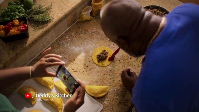 Video Reference: Hand, Finger, Nail, Adaptation, Communication Device, Mobile phone, Fun, Cuisine, Recreation, Plant