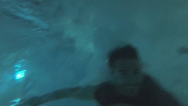 Video Reference: Water, Underwater, Fluid, Cloud, Sky, Aqua, Recreation, Marine biology, Electric blue, Darkness