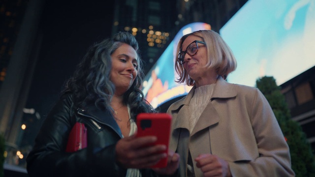 Video Reference: Microphone, Coat, Gesture, Entertainment, Performing arts, Hat, Event, Fun, Music artist, Eyewear