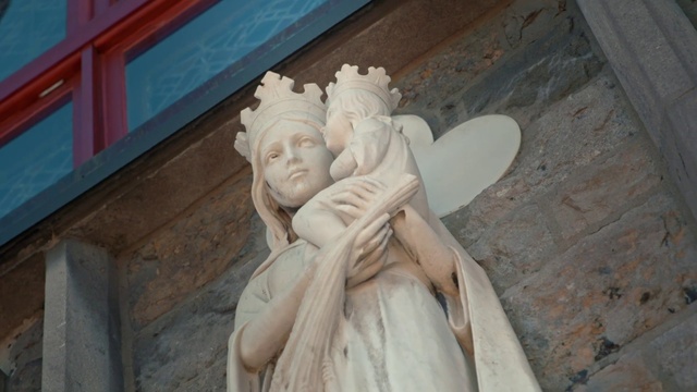 Video Reference: Head, Eye, Building, Human body, Temple, Sculpture, Gesture, Wood, Statue, Art