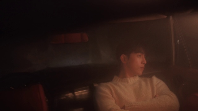 Video Reference: Flash photography, Comfort, Tints and shades, Darkness, Fun, Event, Sitting, Room, Flesh, Night