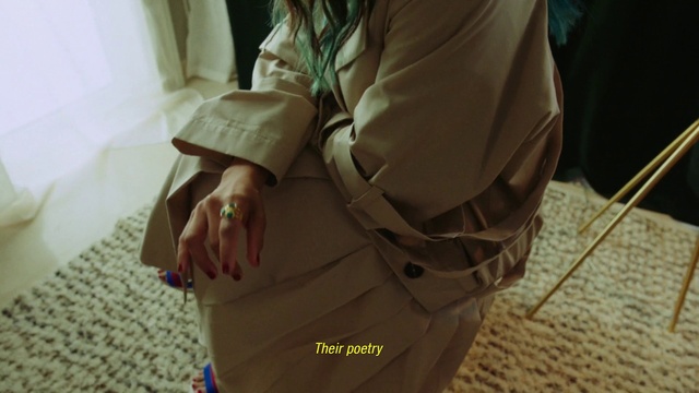 Video Reference: Sleeve, Comfort, Luggage and bags, Wood, Bag, Waist, Flooring, Elbow, Trunk, Human leg