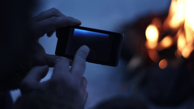 Video Reference: Hand, Cloud, Sky, Lighting, Flash photography, Gesture, Finger, Communication Device, Gadget, Electric blue