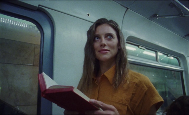 Video Reference: Train, Automotive design, Mode of transport, Air travel, Vehicle door, Travel, Fun, Passenger, Public transport, Motor vehicle