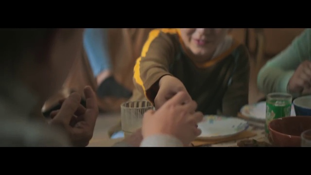 Video Reference: Mouth, Tableware, Gesture, Drink, Thumb, Flash photography, Nail, Event, Sharing, Wrist