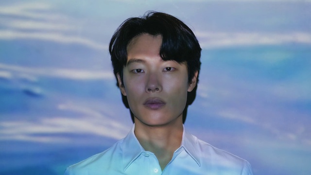 Video Reference: Face, Forehead, Head, Lip, Chin, Eyebrow, Neck, Jaw, Flash photography, Dress shirt