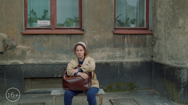 Video Reference: Window, Leg, Wheel, Musical instrument, Tire, Luggage and bags, Leisure, Road surface, Bicycle wheel, Grass