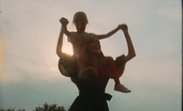 Video Reference: Hair, Hand, Sky, Vertebrate, Human body, People in nature, Water, Happy, Mammal, Gesture