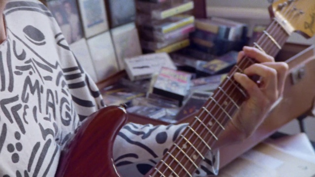 Video Reference: Musical instrument, Photograph, Guitar, String instrument, String instrument accessory, Guitar accessory, Musical instrument accessory, Musician, Guitarist, Plucked string instruments