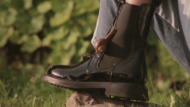 Video Reference: Sleeve, Dress, Outdoor shoe, Street fashion, Grey, Grass, Walking shoe, Sportswear, Fashion design, Blazer