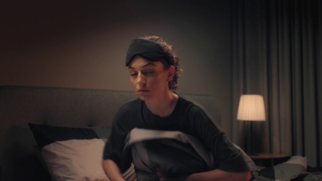 Video Reference: Chin, Flash photography, Jaw, Gesture, Elbow, Fun, Comfort, Cap, Darkness, Curtain