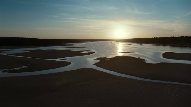 Video Reference: Sky, Water, Cloud, Water resources, Ecoregion, Natural landscape, Dusk, Afterglow, Lake, Horizon