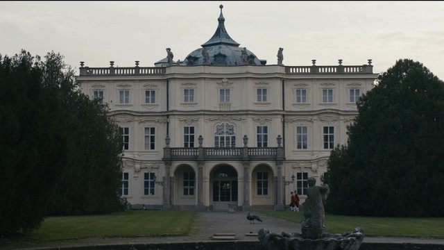 Video Reference: Plant, Building, Sky, Window, Tree, Grass, Facade, Official residence, Manor house, Classical architecture