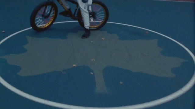 Video Reference: Bicycle, Tire, Wheel, Sports equipment, Bicycle wheel rim, Crankset, Bicycle wheel, Bicycle handlebar, Bicycles--Equipment and supplies, Bicycle tire