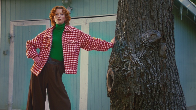Video Reference: Plant, Standing, Gesture, Wood, Trunk, People in nature, Happy, Fashion design, Waist, Plaid