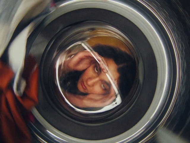 Video Reference: Head, Tire, Eye, Automotive lighting, Automotive tire, Wheel, Motor vehicle, Automotive design, Camera lens, Hubcap