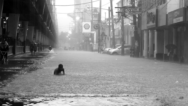Video Reference: Building, Atmosphere, White, Light, Black, Infrastructure, Road surface, Car, Asphalt, Standing