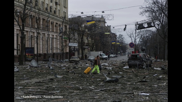 Video Reference: Building, Sky, Road surface, Window, Street light, Asphalt, Tree, Thoroughfare, Neighbourhood, Urban design
