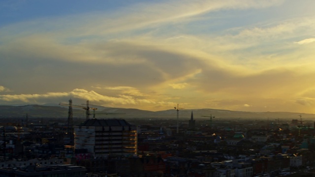 Video Reference: Cloud, Sky, Atmosphere, Afterglow, Building, Dusk, Tower block, Sunset, Cumulus, Residential area