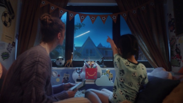 Video Reference: Curtain, Comfort, Event, Fun, Darkness, Electric blue, Conversation, Room, Leisure, Sitting