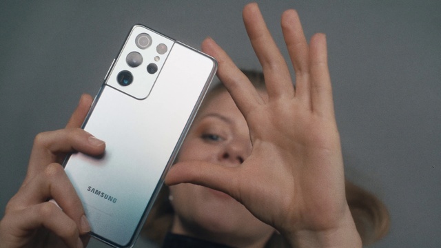 Video Reference: Skin, Hand, Eyebrow, Facial expression, Eyelash, Gesture, Communication Device, Gadget, Finger, Thumb