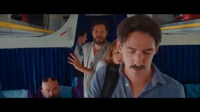 Video Reference: Mouth, Gesture, Fun, Event, Curtain, White-collar worker, Display device, Conversation, Screenshot, Television program