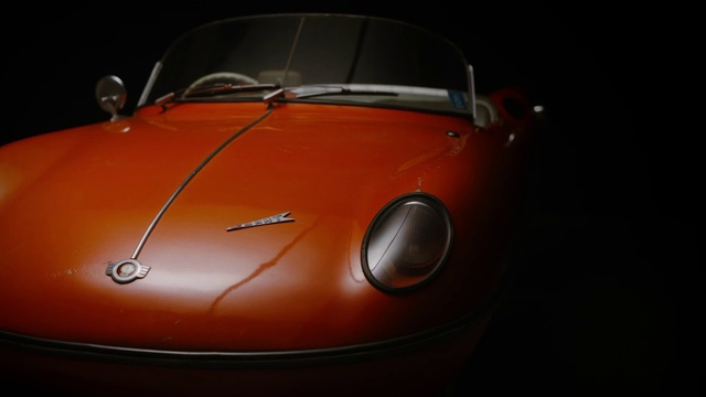 Video Reference: Car, Land vehicle, Vehicle, Hood, Automotive lighting, Automotive design, Motor vehicle, Headlamp, Personal luxury car, Automotive exterior