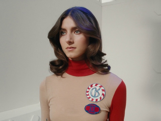 Video Reference: Forehead, Face, Hair, Joint, Skin, Lip, Chin, Shoulder, Eyebrow, Eye