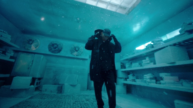 Video Reference: Blue, Lighting, Aqua, Mirror, Leisure, Electric blue, Fun, Camera, Event, Entertainment