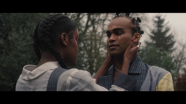 Video Reference: Forehead, Eyebrow, Flash photography, Jaw, Neck, Gesture, Eyelash, Happy, Adaptation, Beard