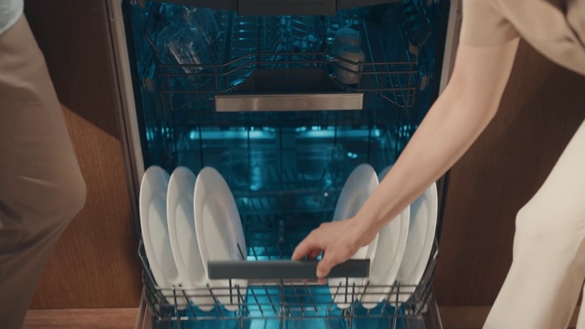 Video Reference: Blue, Azure, Textile, Personal computer, Flash photography, Automotive design, Chair, Thigh, Electric blue, Human leg