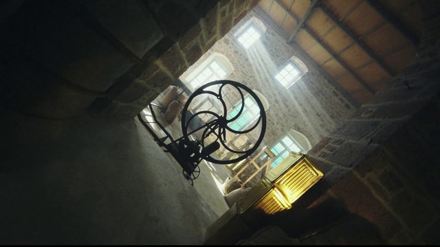 Video Reference: Building, Electricity, Automotive lighting, Tints and shades, Glass, Ceiling, Wood, Event, Fixture, Darkness