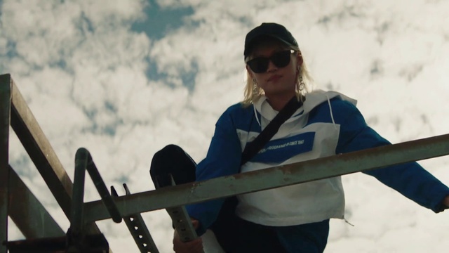 Video Reference: Glasses, Cloud, Goggles, Sunglasses, Vision care, Sky, Eyewear, Travel, Leisure, Recreation