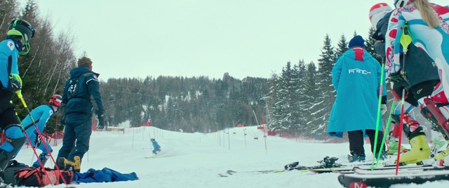 Video Reference: Snow, Sky, White, Slope, Tree, Winter sport, Outdoor recreation, Glacial landform, Ice cap, Leisure