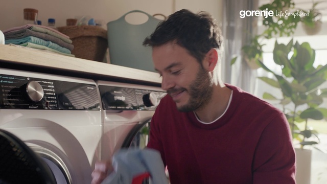 Video Reference: Laundry room, Washing machine, Clothes dryer, Laundry, Kitchen appliance, Beard, Smile, Eyewear, Home appliance, Audio equipment