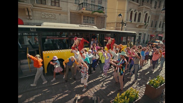 Video Reference: Window, Shorts, Building, Dance, Road, City, Entertainment, Performing arts, Event, Asphalt