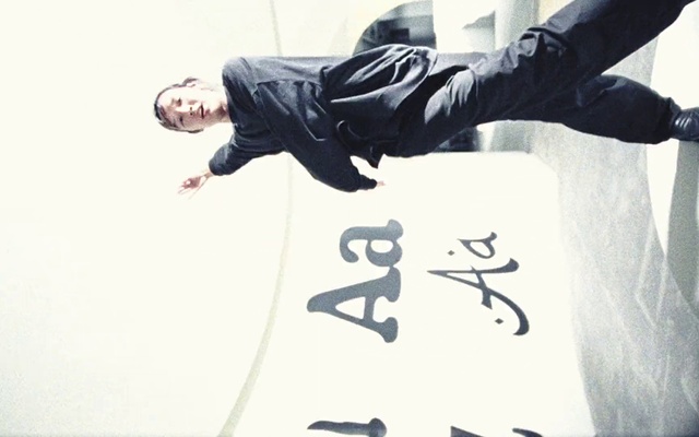 Video Reference: Sleeve, Gesture, Font, Cool, Flash photography, Happy, T-shirt, Handwriting, Walking shoe, Elbow