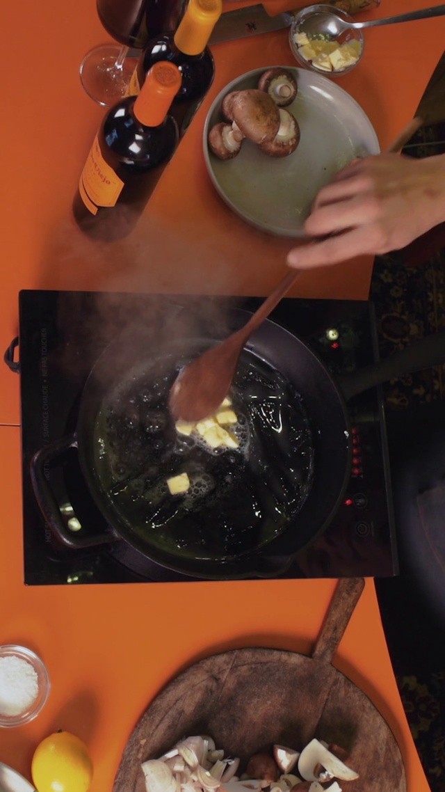 Video Reference: Hand, Light, Finger, Bottle, Liquid, Gas, Nail, Cooking, Drinkware, Cookware and bakeware