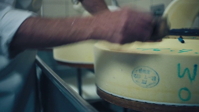 Video Reference: Food, Kitchen appliance, Ingredient, Finger, Recipe, Serveware, Drink, Cooking, Gas, Cookware and bakeware