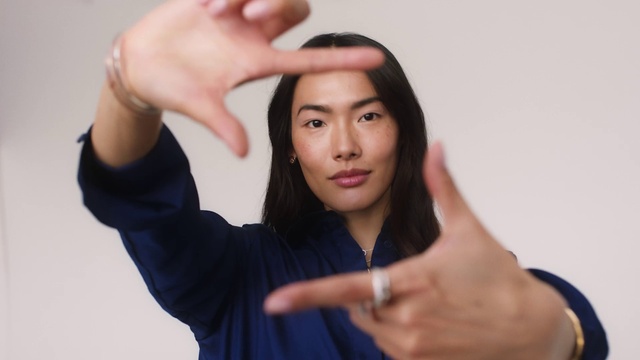 Video Reference: Cheek, Skin, Lip, Hand, Arm, Eyebrow, Shoulder, Eyelash, Flash photography, Sleeve