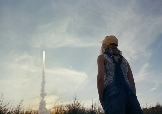 Video Reference: Cloud, Sky, Plant, People in nature, Flash photography, Happy, Hat, Landscape, Grass, Sun hat