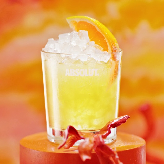 Video Reference: Food, Liquid, Tableware, Juice, Ingredient, Ice cube, Fruit, Orange, Highball glass, Cocktail