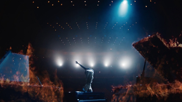 Video Reference: Sky, Concert, Musician, Entertainment, Music, Band plays, Artist, Music artist, Performing arts, Music venue