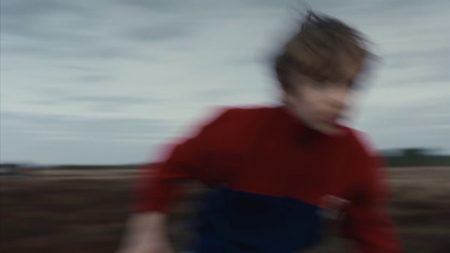 Video Reference: Shoulder, Cloud, Sleeve, Sky, Happy, Elbow, T-shirt, Recreation, Travel, Fun